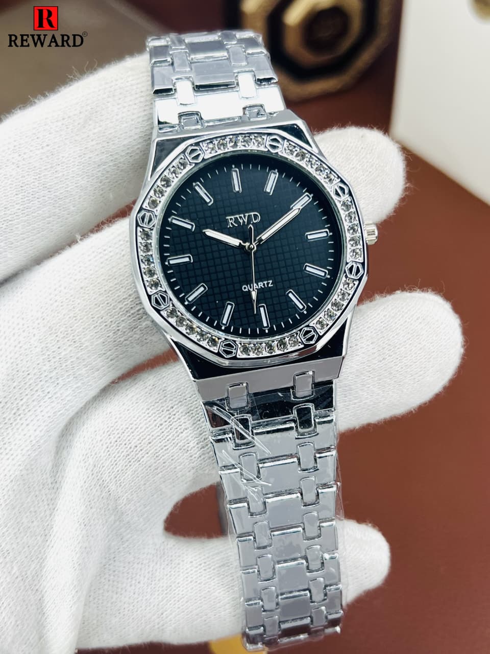 High Quality Stainless Steel Watch For Men's With Stone Embossed