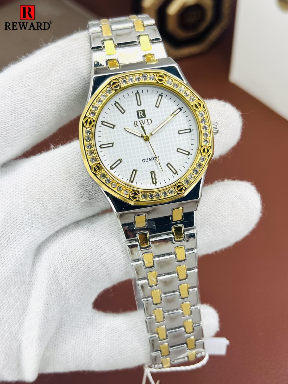 High Quality Stainless Steel Watch For Men's With Stone Embossed