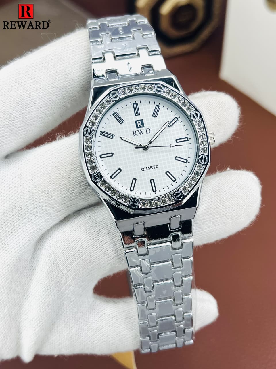 High Quality Stainless Steel Watch For Men's With Stone Embossed